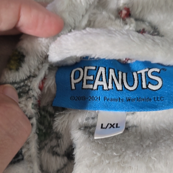 Peanuts Gray and Red Hooded Robe - Picture 2 of 7